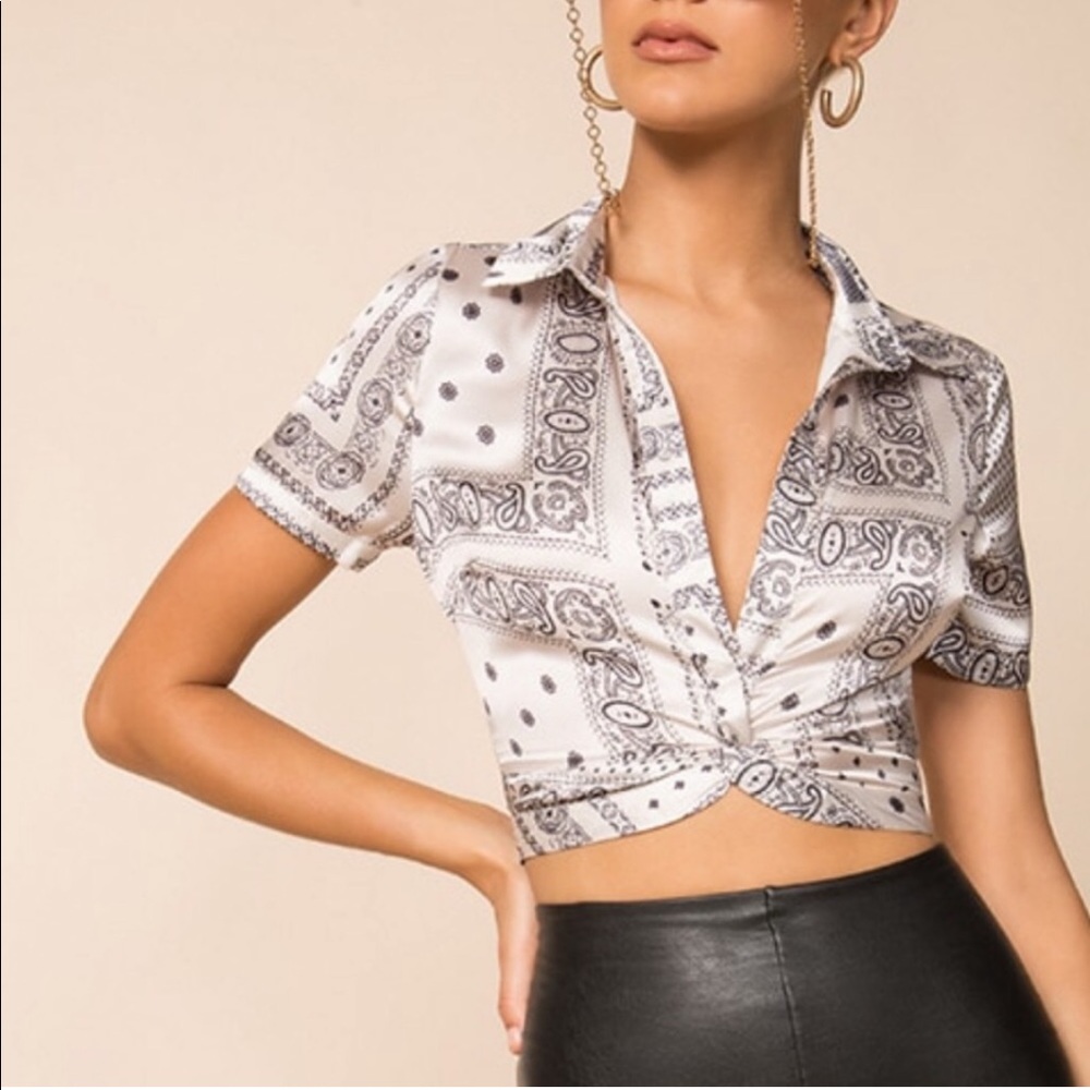 Superdown jenela twist front cropped shirt size XS